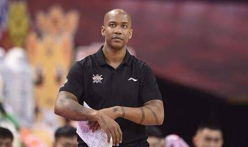 
CBA一天三消息！广东夺冠元勋离队 马布里晒娃 青岛遭遇伤病【BJL平台】(图5)