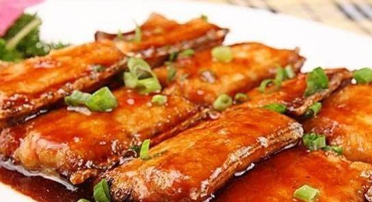 
大厨教你红烧带鱼正确做法 不挂糊 不油炸 鱼肉鲜嫩入味还不腥“BJL平台”(图3)